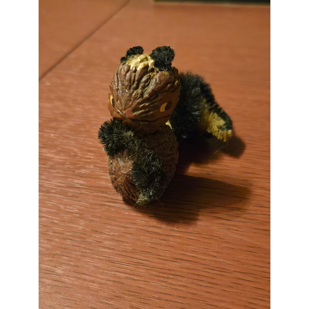 Vintage Walnut Skunk‎ Figurine Handmade Folk Art Chenille Pipe Cleaner Animal